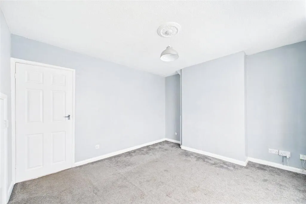 3 Bedroom House - Mid Terrace