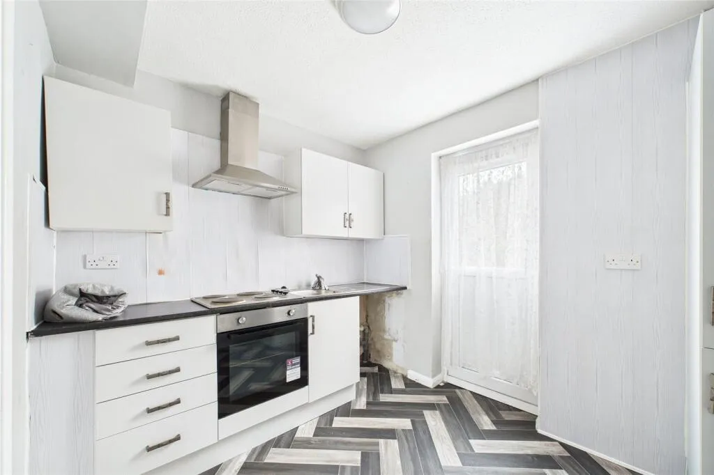 3 Bedroom House - Mid Terrace