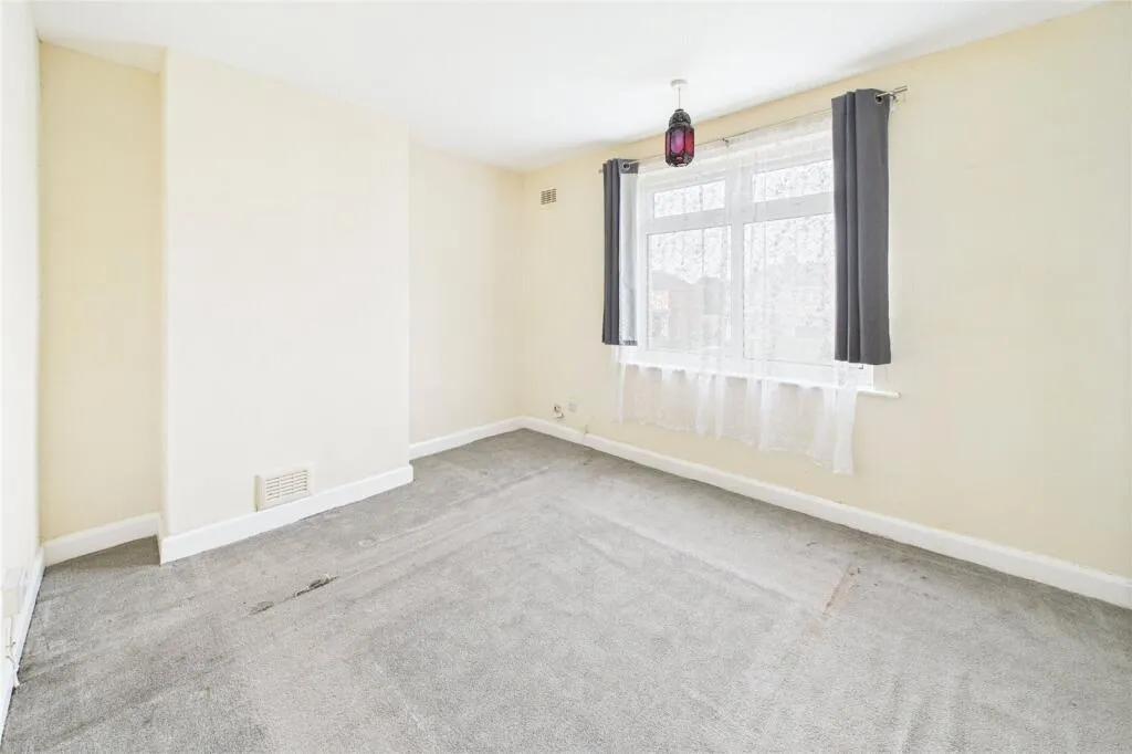 3 Bedroom House - Mid Terrace
