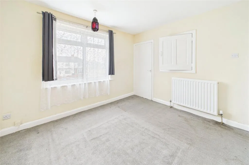 3 Bedroom House - Mid Terrace