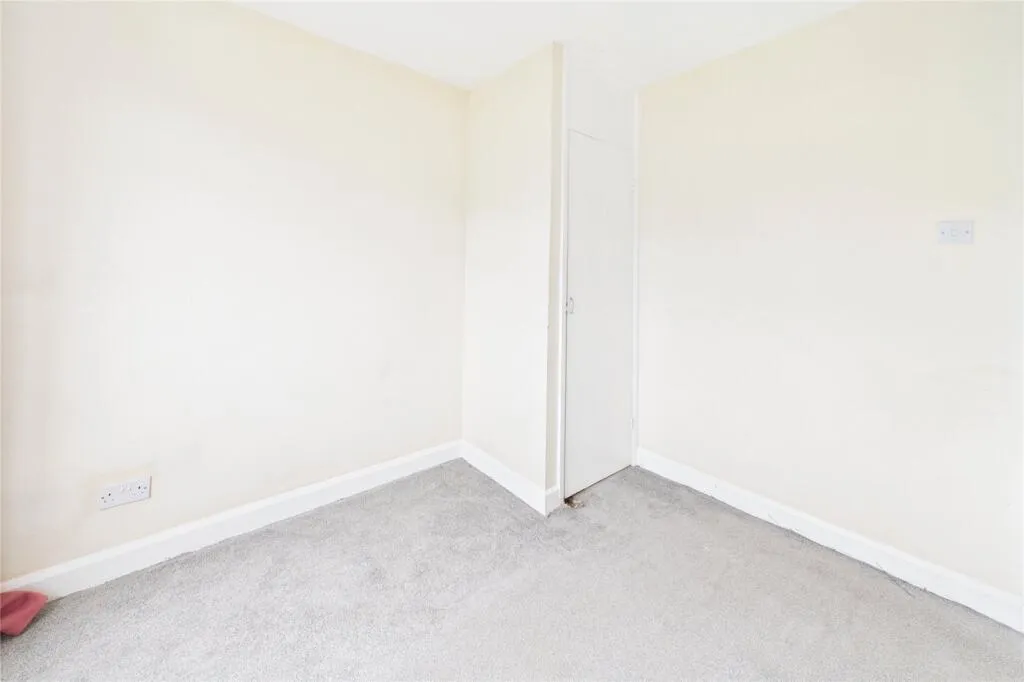 3 Bedroom House - Mid Terrace