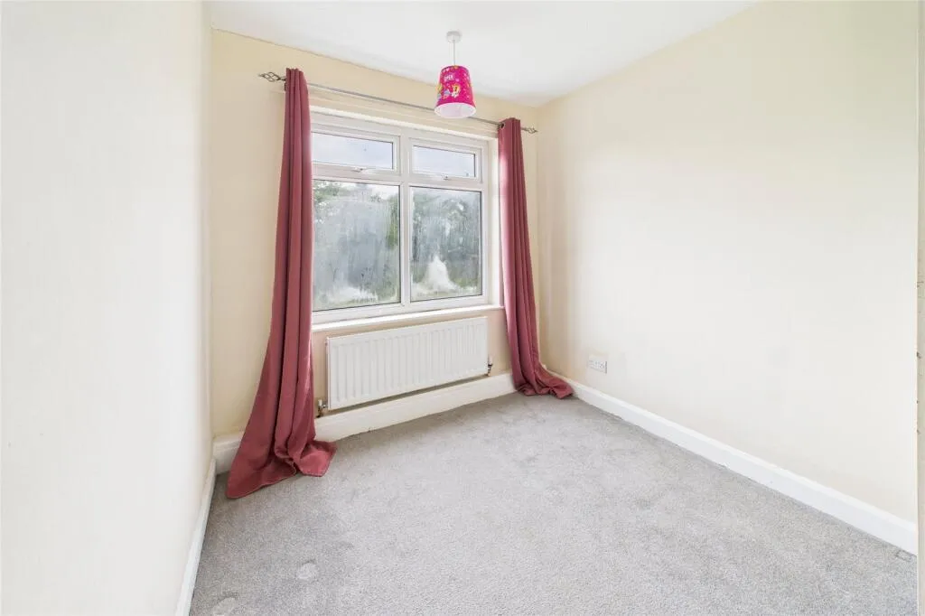 3 Bedroom House - Mid Terrace
