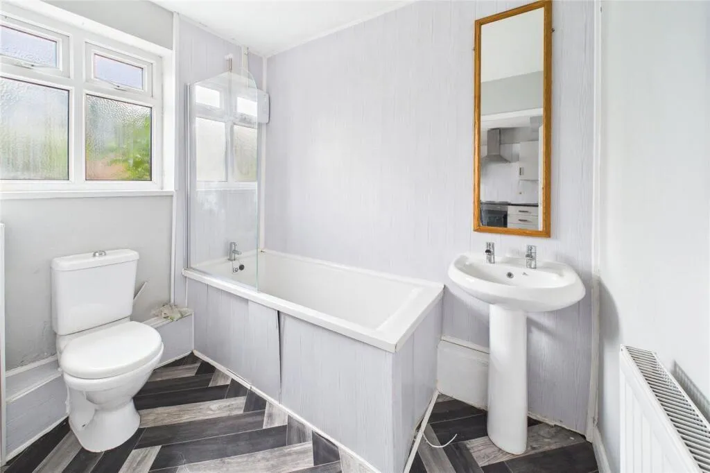 3 Bedroom House - Mid Terrace