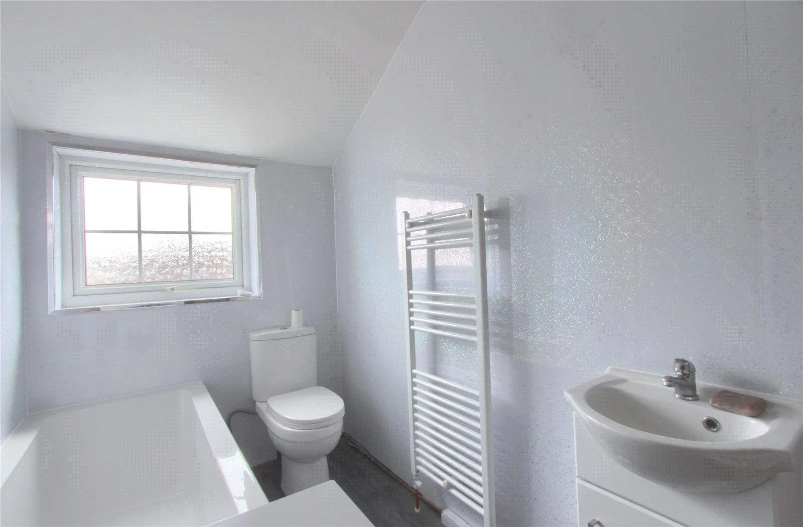 2 Bedroom House - Mid Terrace