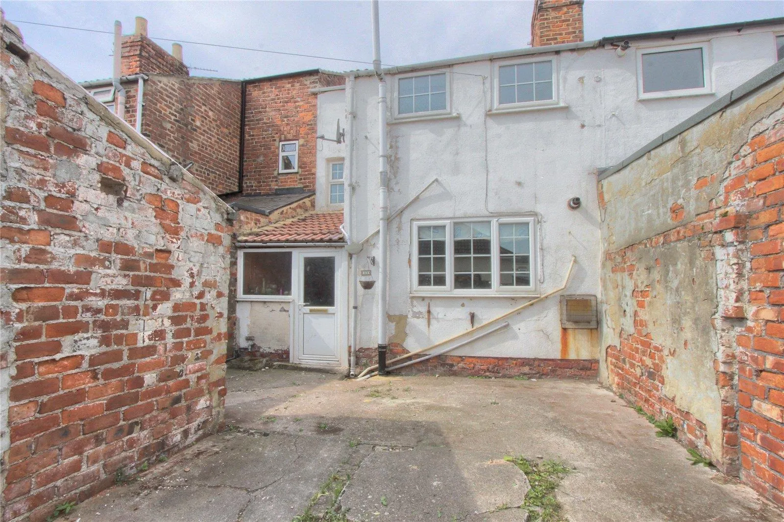 2 Bedroom House - Mid Terrace