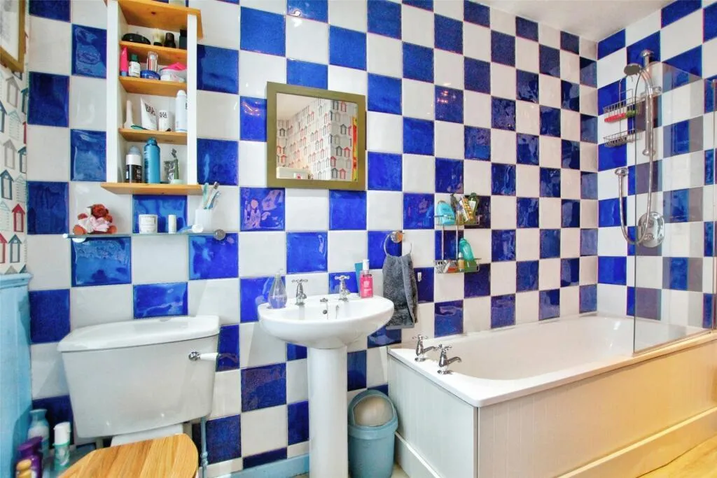 3 Bedroom House - Mid Terrace