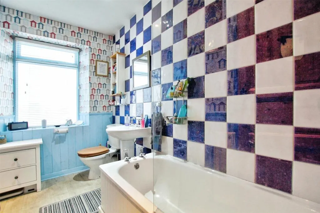 3 Bedroom House - Mid Terrace