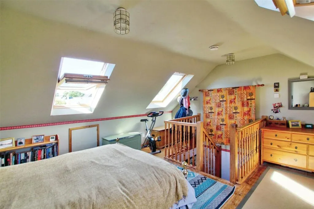 3 Bedroom House - Mid Terrace
