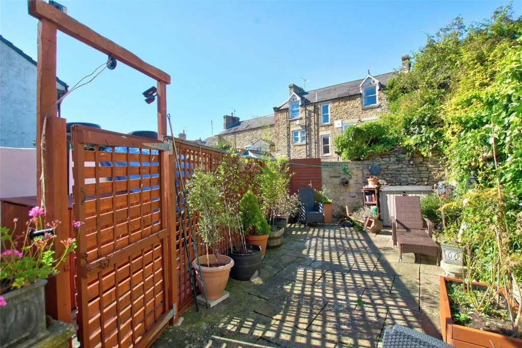 3 Bedroom House - Mid Terrace