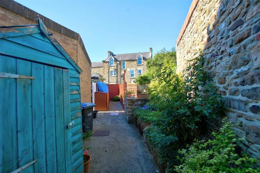 3 Bedroom House - Mid Terrace