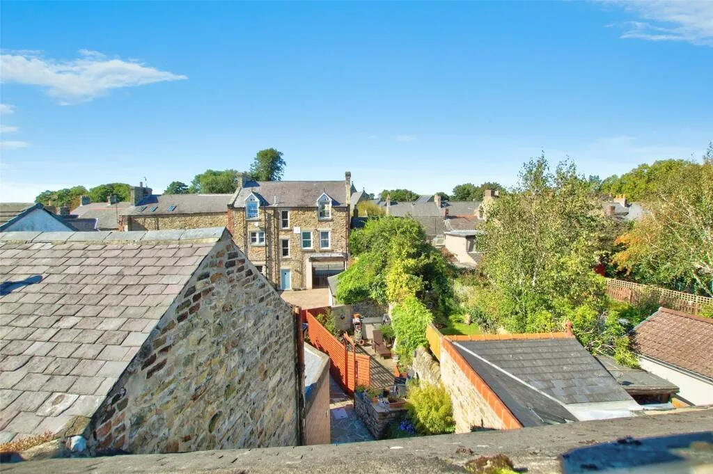 3 Bedroom House - Mid Terrace