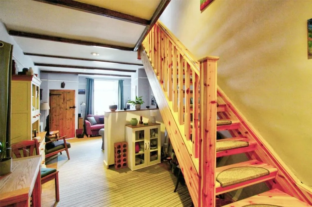 3 Bedroom House - Mid Terrace
