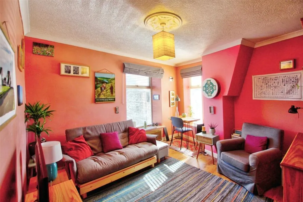3 Bedroom House - Mid Terrace