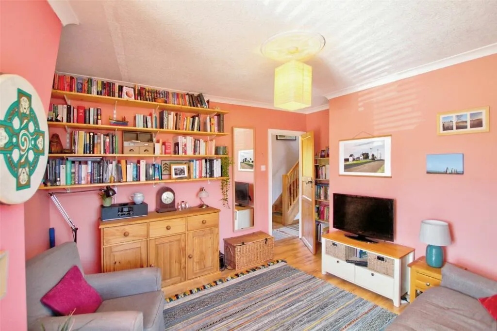 3 Bedroom House - Mid Terrace