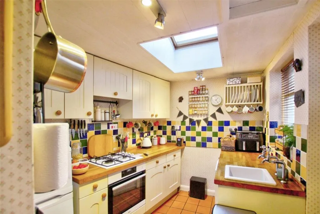 3 Bedroom House - Mid Terrace