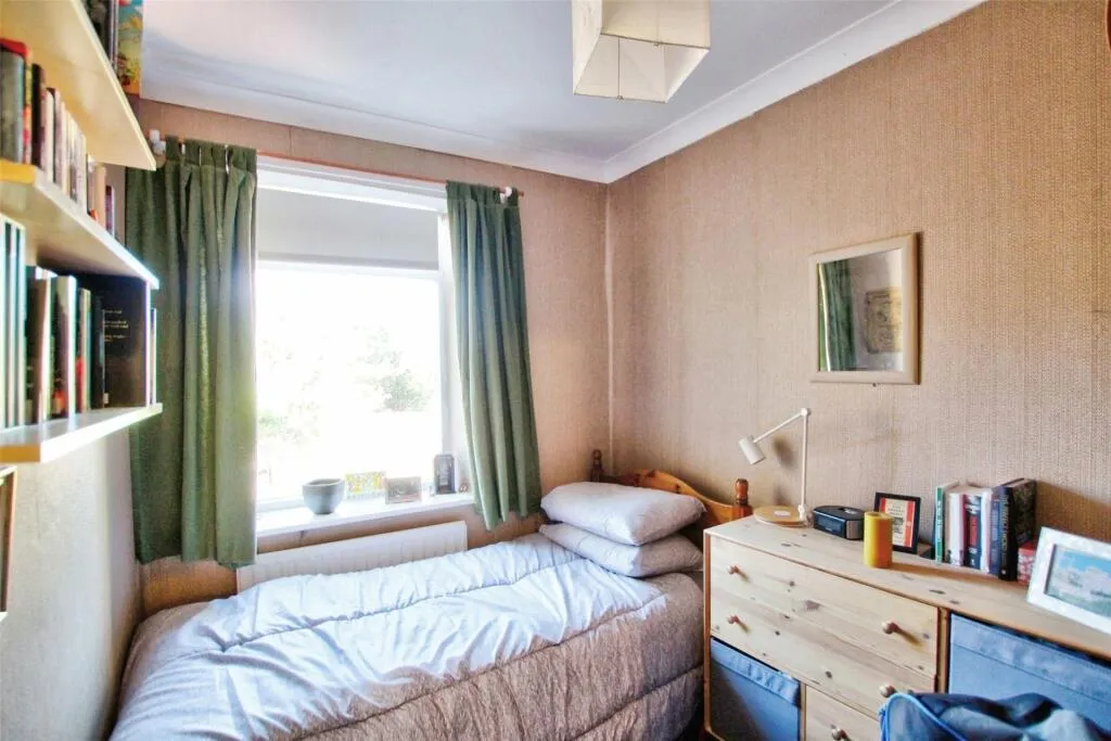 3 Bedroom House - Mid Terrace