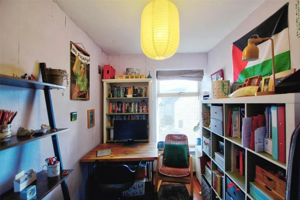 3 Bedroom House - Mid Terrace