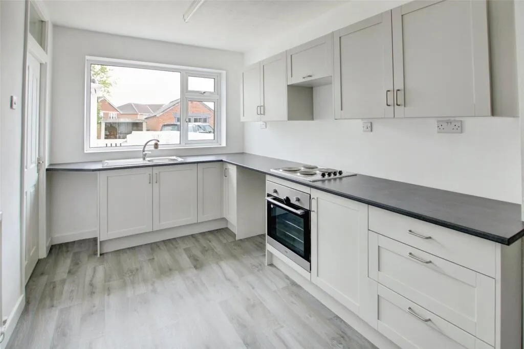 2 Bedroom House - Mid Terrace