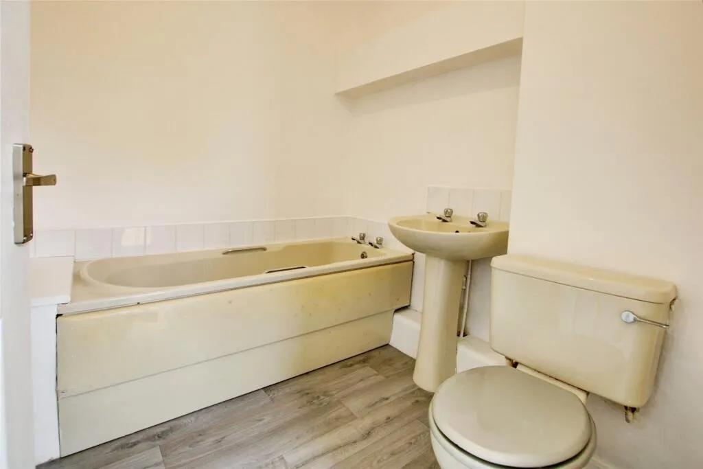 2 Bedroom House - Mid Terrace