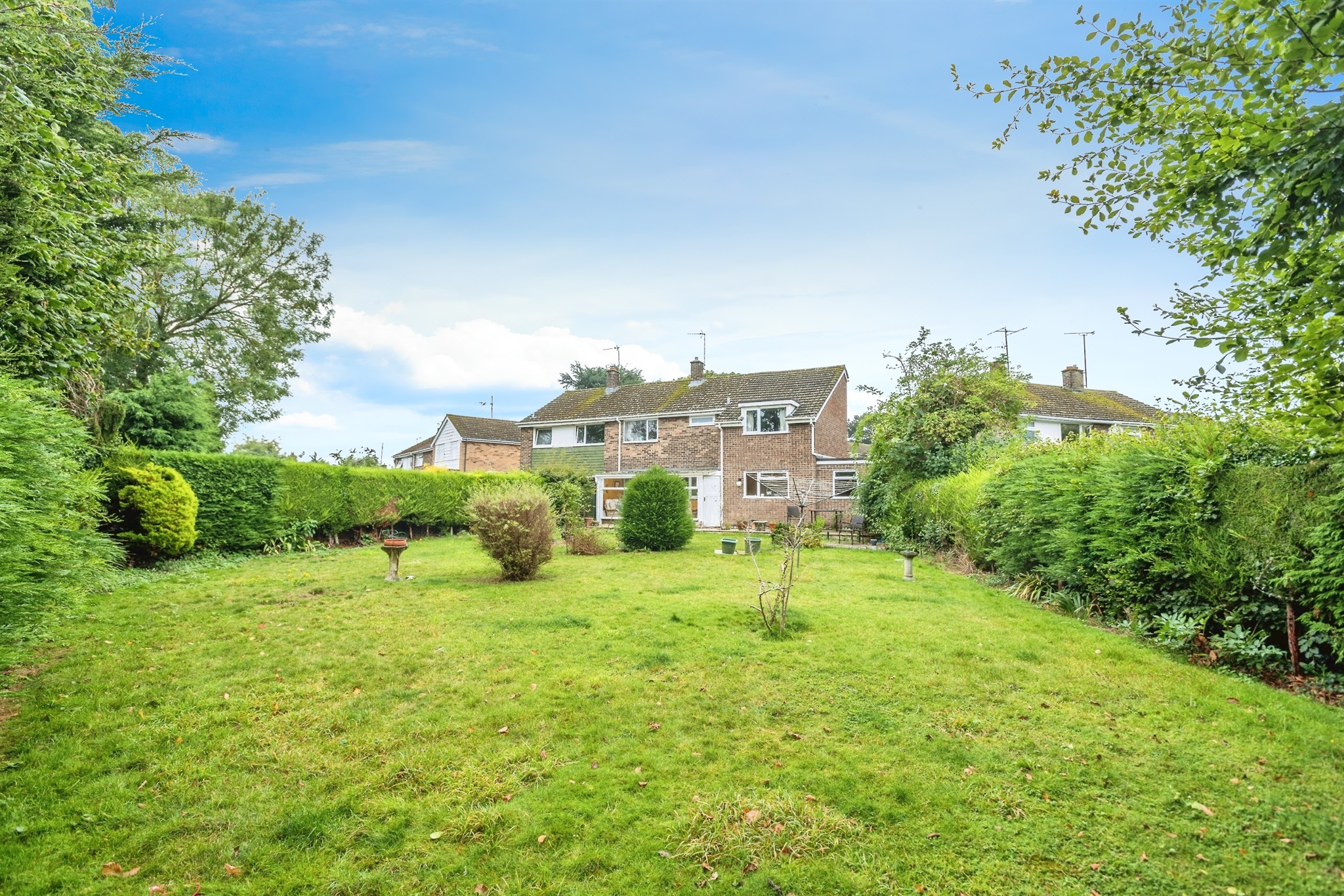 4 bed Semi-Detached