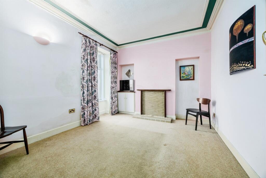 1 bed Ground Flat