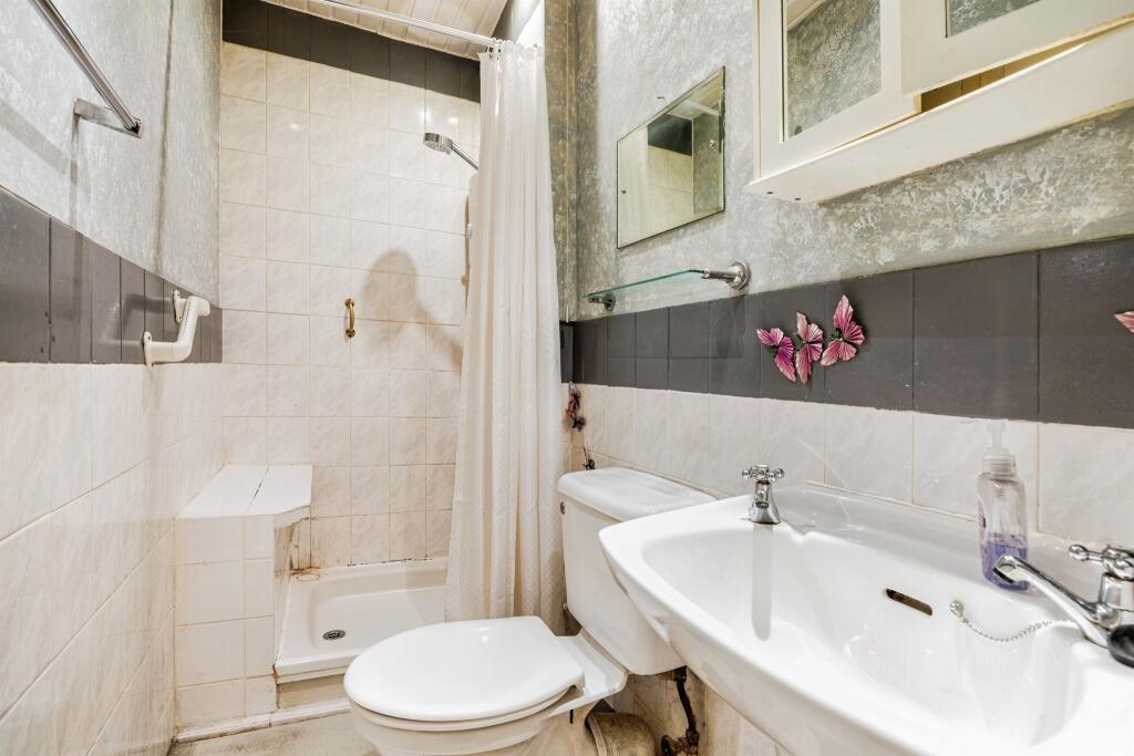 1 bed Ground Flat