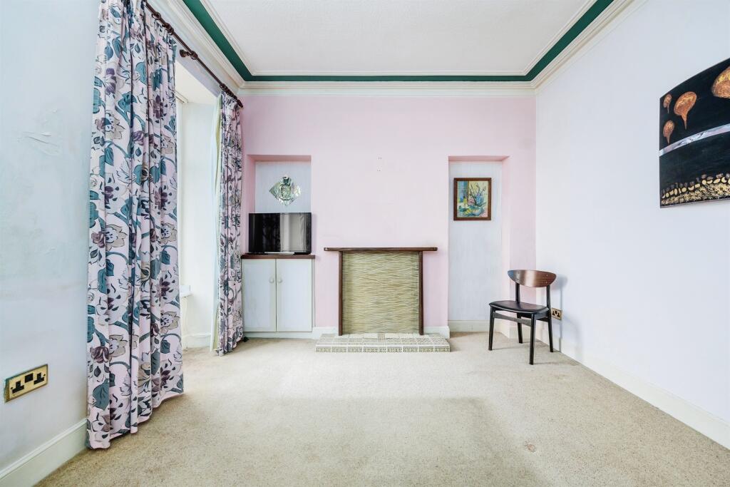 1 bed Ground Flat