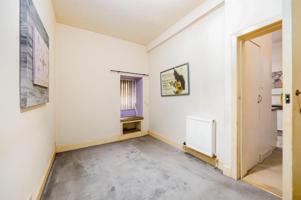 1 bed Ground Flat