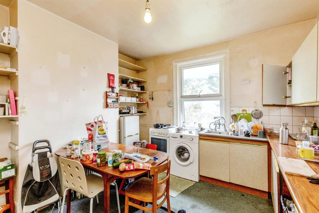 2 bed Maisonette