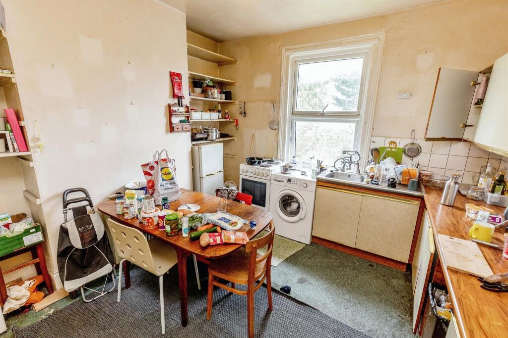 2 bed Maisonette