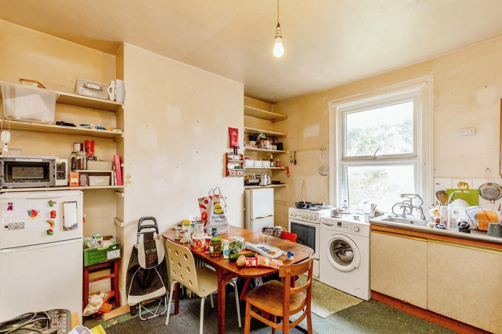2 bed Maisonette
