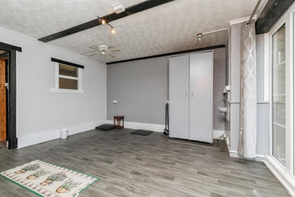 1 bed Ground Flat