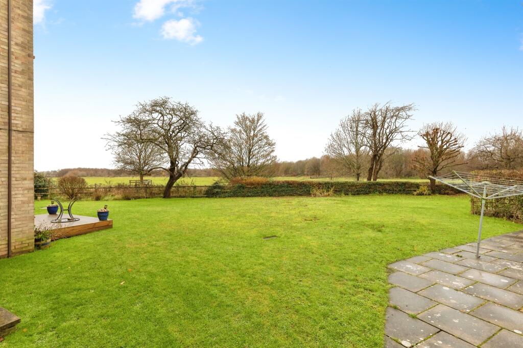 1 bed Ground Flat
