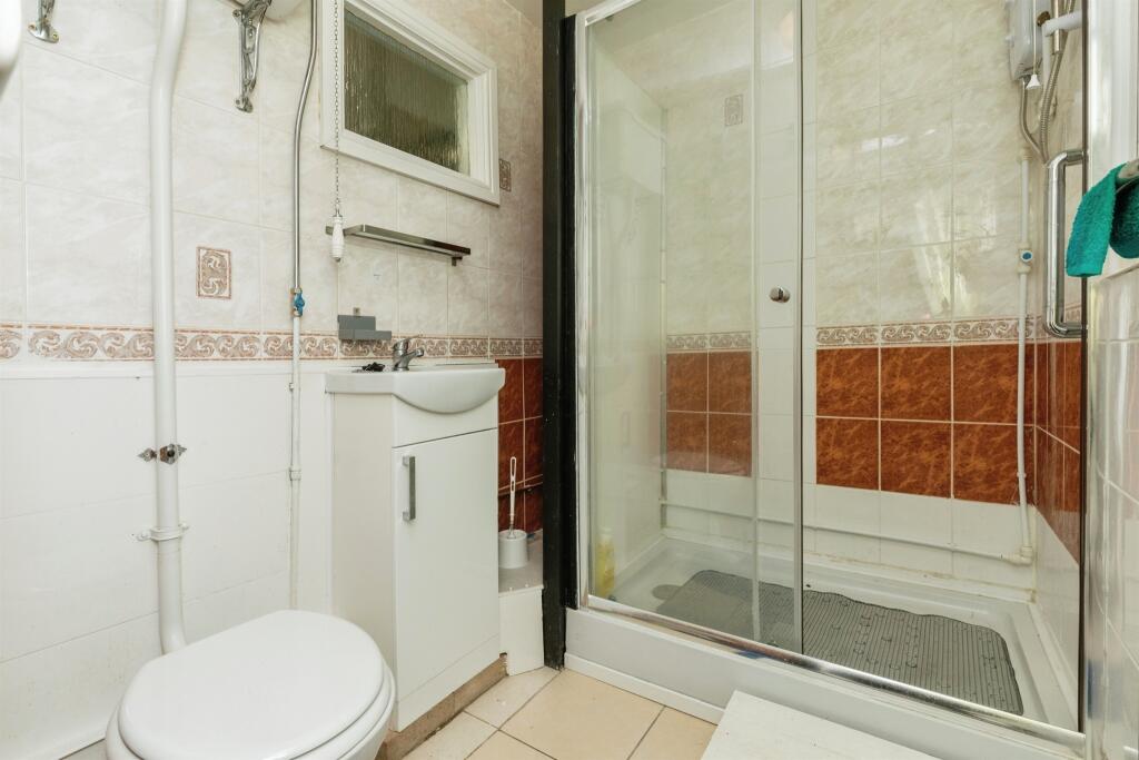 1 bed Ground Flat