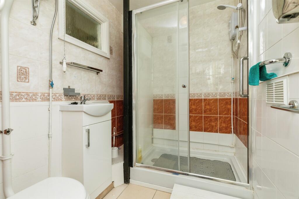 1 bed Ground Flat