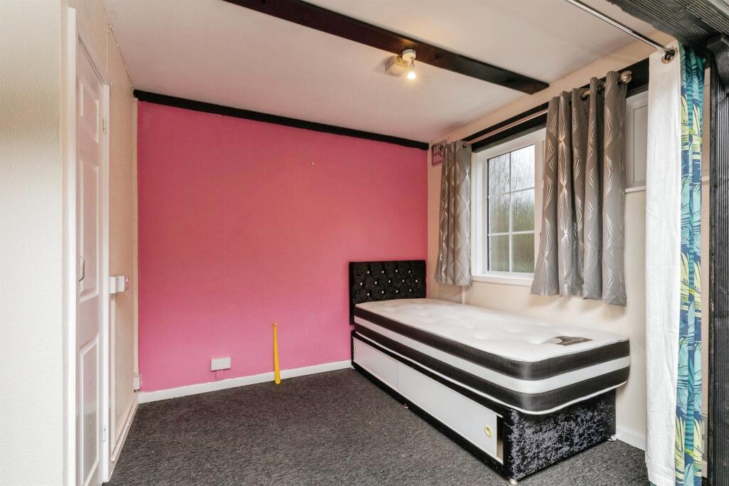 1 bed Ground Flat