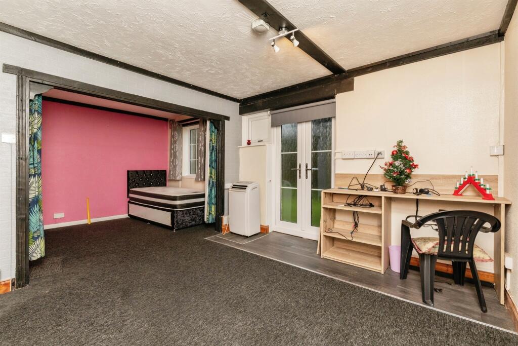 1 bed Ground Flat