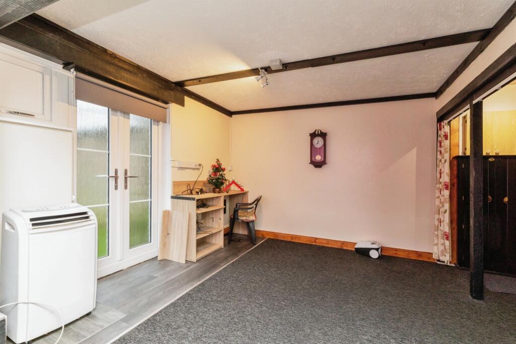 1 bed Ground Flat