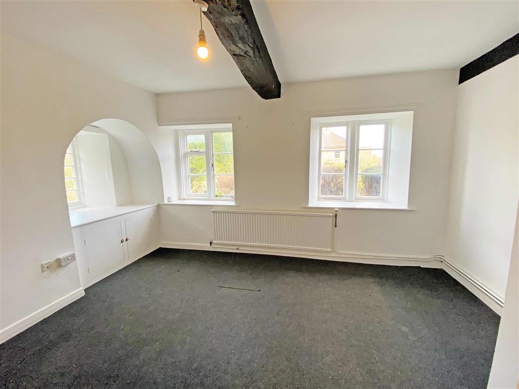 1 bed Ground Flat