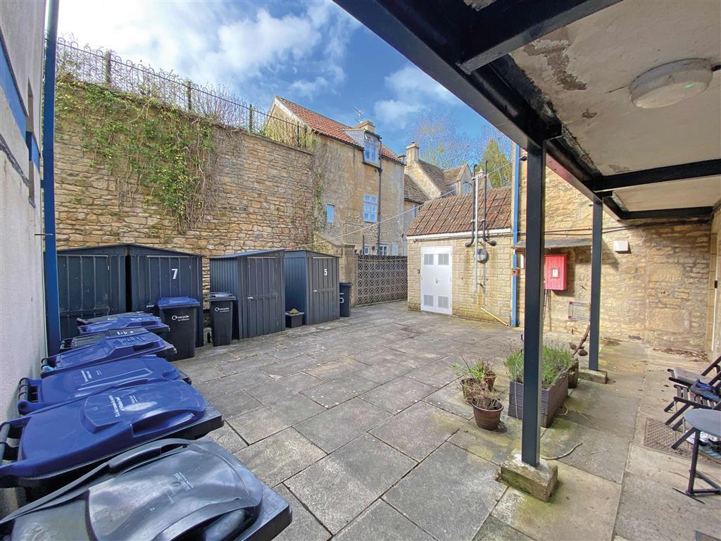1 bed Ground Flat