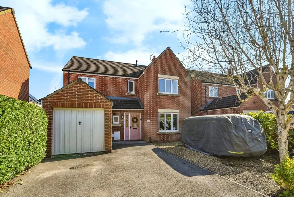 4 bed Detached