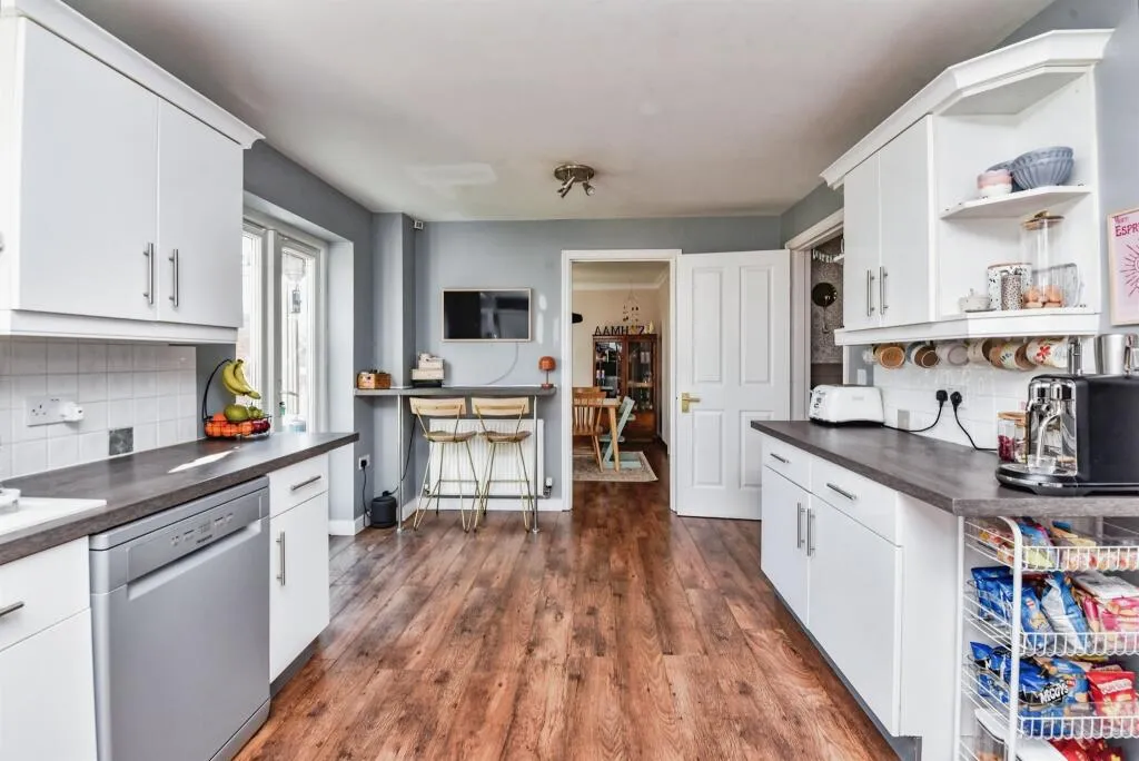 4 bed Detached