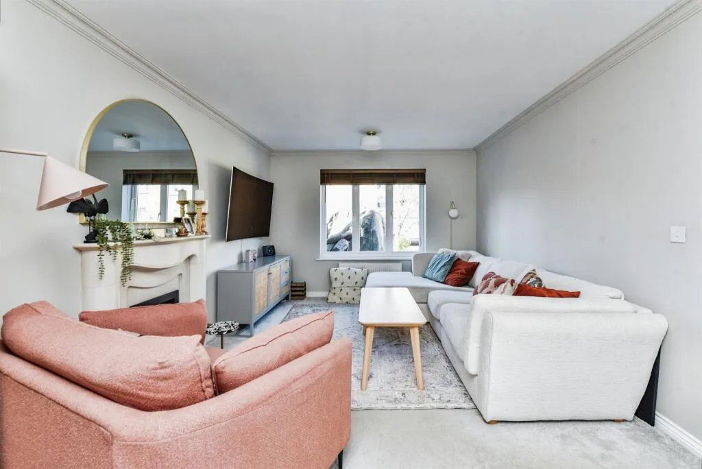 4 bed Detached