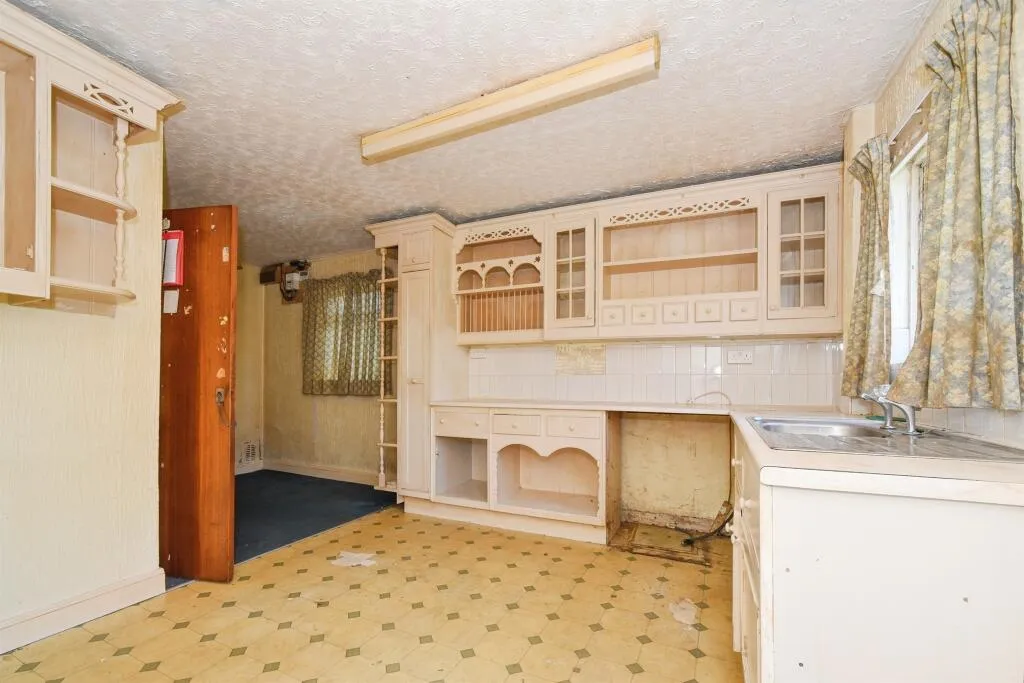 3 bed End of Terrace