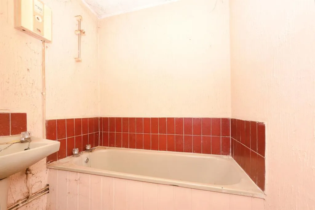 3 bed End of Terrace