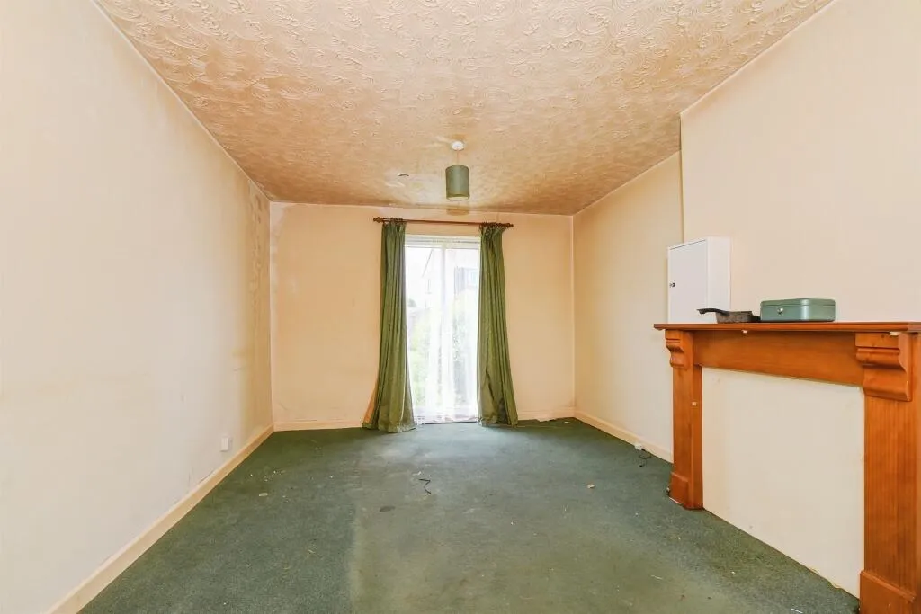 3 bed End of Terrace