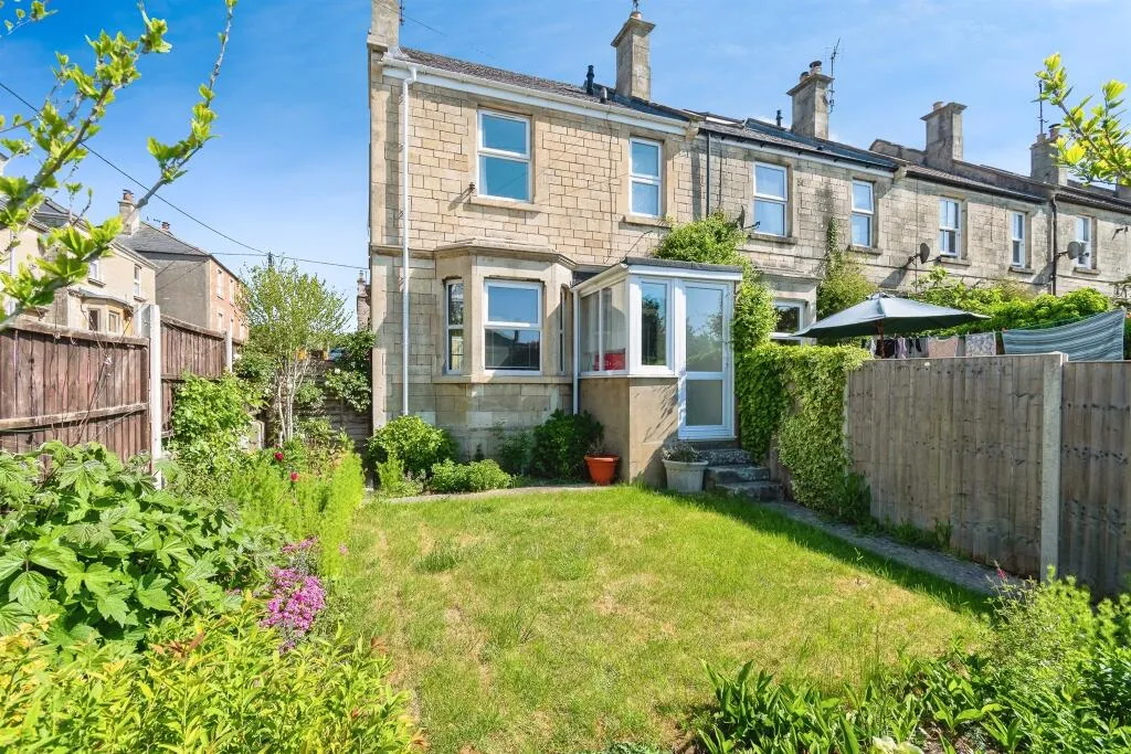 3 bed End of Terrace