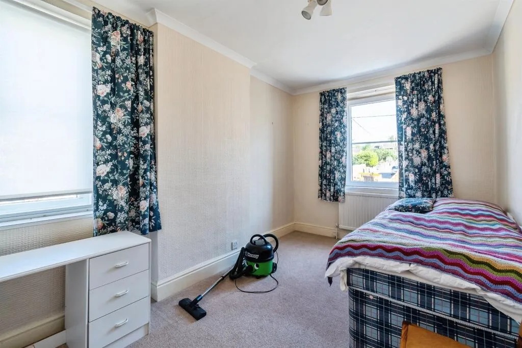 3 bed End of Terrace