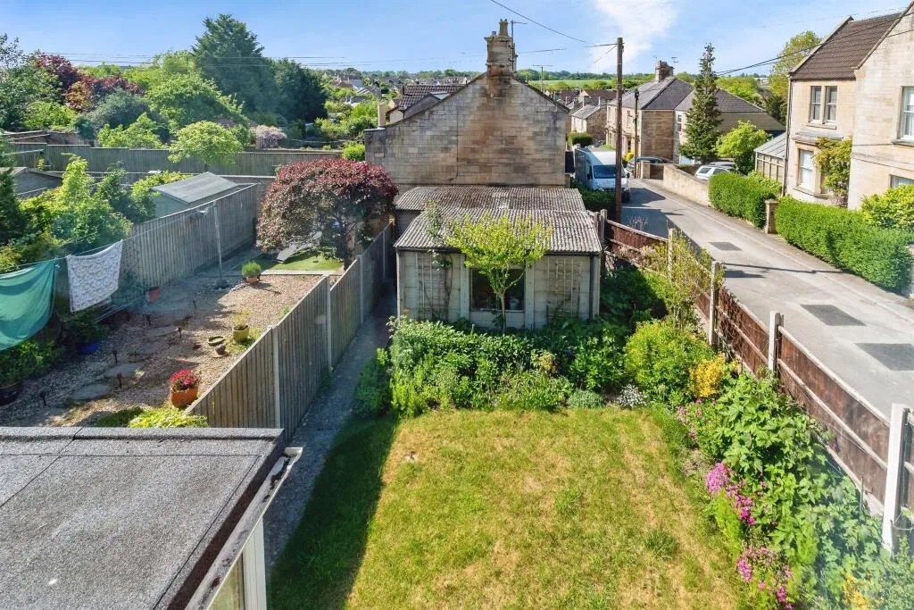 3 bed End of Terrace