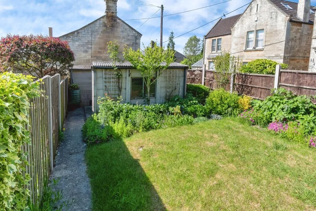 3 bed End of Terrace